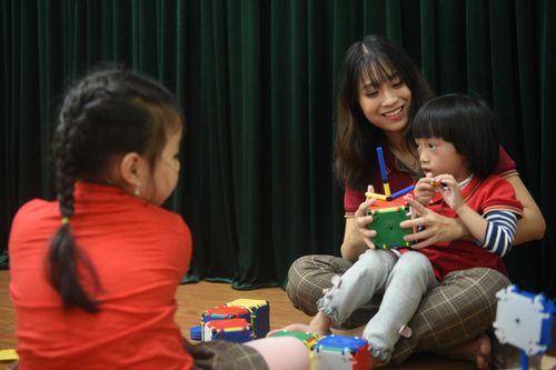 Phụ huynh lên mạng tìm giáo viên dạy con học ở nhà