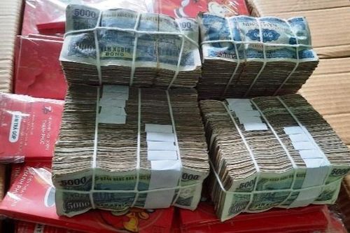 Người thầy mang lì xì đến 4.300 học sinh Quảng Nam