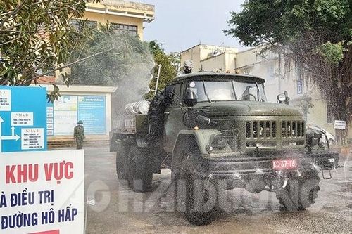 Hải Dương: Quân khu 3 hỗ trợ phun khử khuẩn tại Cẩm Giàng