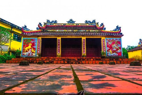 Mái đình làng cổ xuân này...