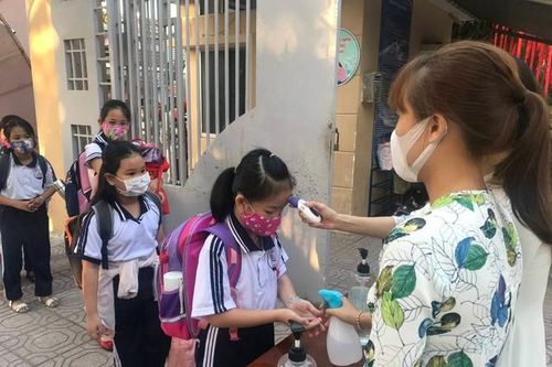 Học sinh Đồng Nai tạm ngừng đến trường đến hết tháng 2