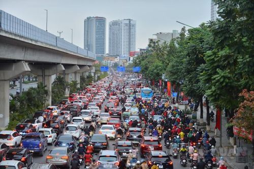 Ngày làm việc đầu tiên sau nghỉ Tết, ùn tắc cục bộ trên tuyến đường Nguyễn Trãi - Ngã Tư Sở