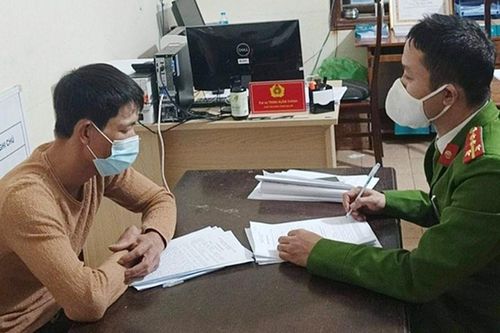 Xử phạt 2 đối tượng đưa khách tham quan chùa Hương bất chấp lệnh cấm