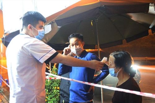 Yên Bái: Xử phạt 20 triệu đồng 2 người đàn ông trốn cách ly y tế
