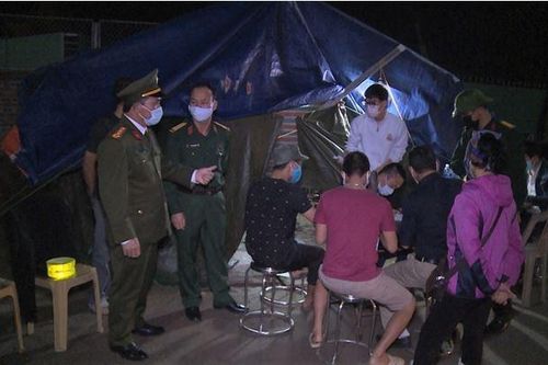Hơn 20.000 cán bộ, chiến sĩ làm việc 24/24 để truy vết, dập dịch Covid-19