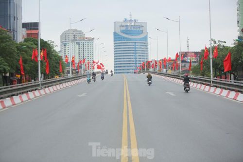 Đường phố Thủ đô thông thoáng ngày đầu đi làm sau Tết
