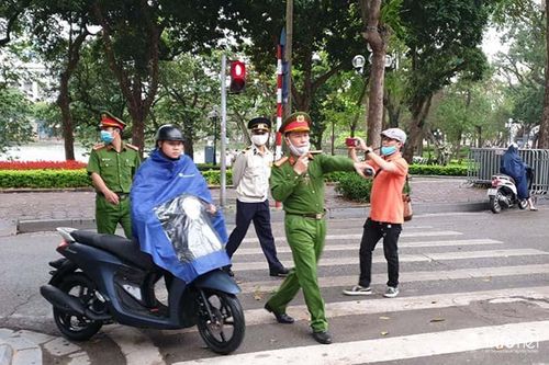 Xử phạt hàng trăm trường hợp không đeo khẩu trang và trốn khỏi nơi cách ly