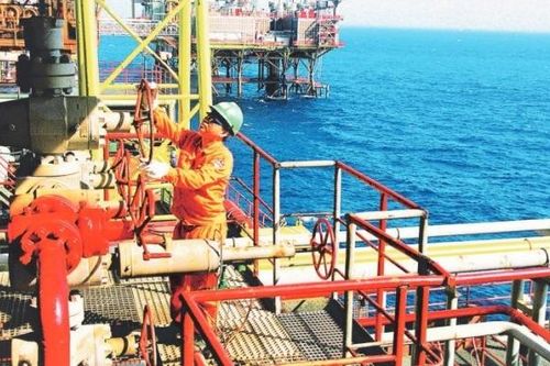 'Người đi tìm lửa' khi dầu thô xuống... 0 đồng