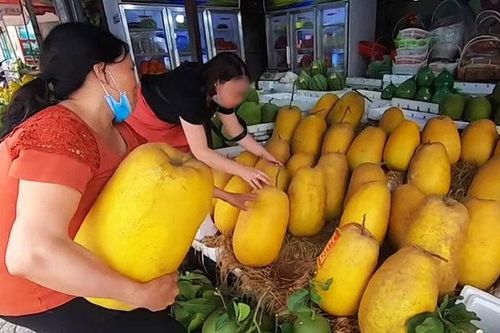 Dân mạng xôn xao loại bưởi lạ to như quả bí khổng lồ, ăn được từ vỏ đến ruột với giá lên tới 100.000 đồng/kg!?