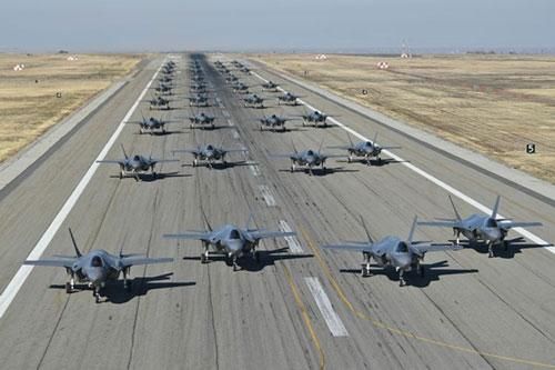 Chiến đấu cơ F-35 đối mặt với nguy cơ bị 'thất sủng'