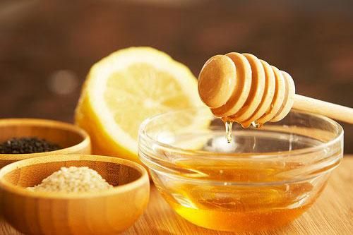 Rửa mặt bằng mật ong, da đen bao nhiêu cũng 'biến' thành trắng