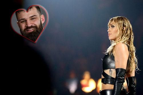 Được Miley Cyrus bật đèn 'xanh lét' sau màn tỏ tình táo bạo đúng ngày Valentine, võ sĩ bặm trợn lại có pha hồi đáp cực 'toang' khiến dân tình ngán ngẩm