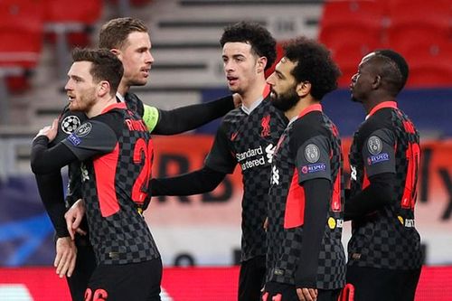 Liverpool đặt một chân vào tứ kết Champions League