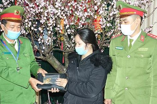 CA TP Vinh (Nghệ An): Trả lại tiền, vàng của người dân đánh rơi