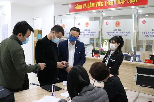 Ngày làm việc đầu năm mới: Cán bộ, công chức nghiêm túc ứng trực, tuân thủ phòng dịch