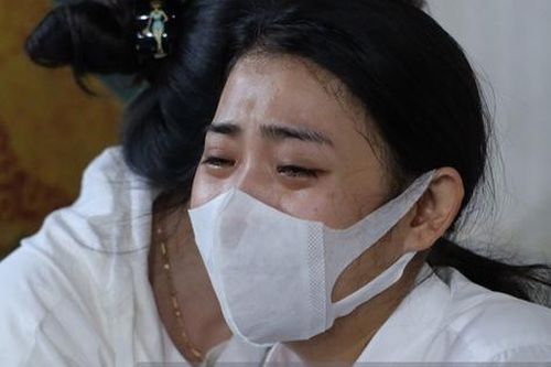 Tang lễ cố diễn viên Hải Đăng: Vợ sắp cưới gần như ngã quỵ, không rời thi hài nửa bước, bố mẹ lặng người bên quan tài con trai