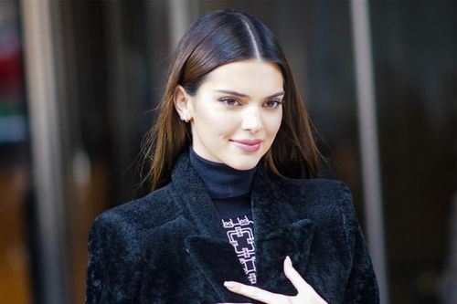 Kendall Jenner trình diễn thời trang