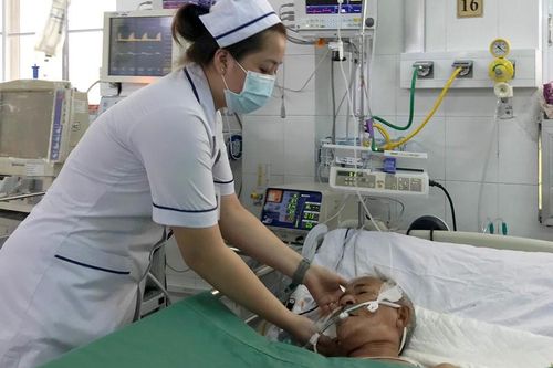 Cứu người đàn ông ho ra máu 'sét đánh'