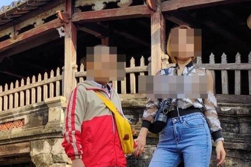 Tìm danh tính người phụ nữ mặc phản cảm tại Hội An