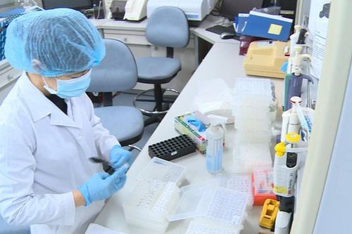Xét nghiệm SARS-CoV-2 cho người dân Hà Nội trở về từ các ổ dịch
