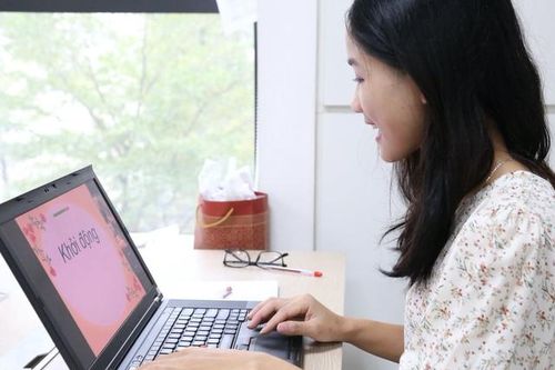 Nhiều học viện chuyển sang giảng dạy trực tuyến