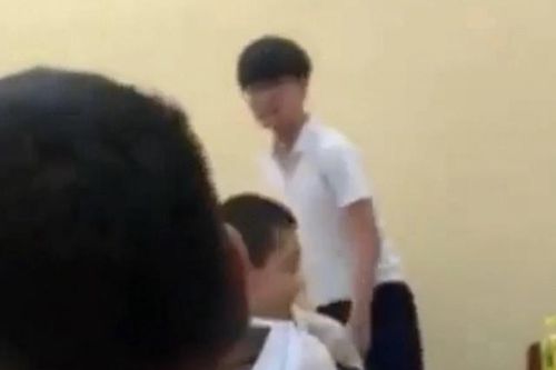 Xác minh clip 'nam sinh tát giáo viên'