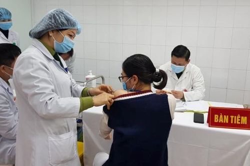 Bộ Y tế đồng ý nhập khẩu 204.000 liều vaccine phòng COVID-19 đầu tiên