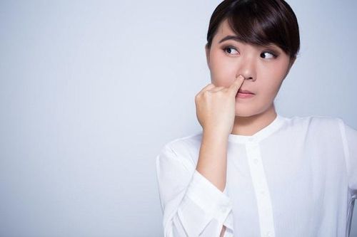 Tại sao ngoáy mũi không chỉ khiếm nhã mà còn có thể gây hại?