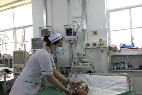 Cứu sống bệnh nhân ho ra máu sét đánh bằng kỹ thuật nút mạch