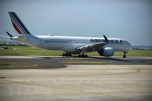 Air France-KLM và Airbus thông báo thua lỗ nặng do dịch COVID-19