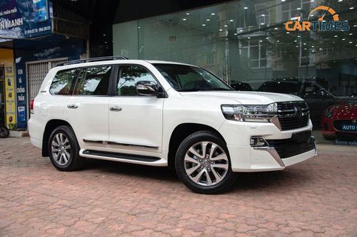Toyota Land Cruiser VXS Executive Lounge 2021 giá hơn 6 tỷ đồng tại Việt Nam có gì đặc biệt?