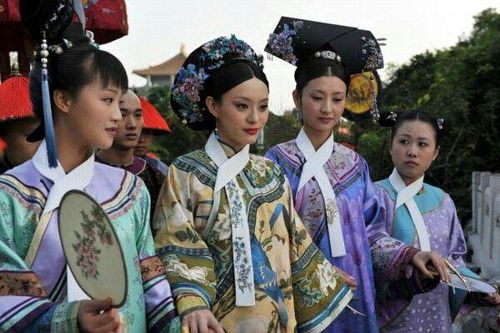 Phi tần khiến vua phá bỏ mọi quy tắc và cuộc tình bí ẩn quanh thân thế 'mẹ Càn Long'