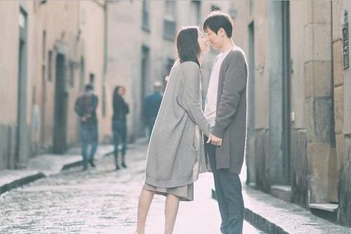 Đàn ông yêu bạn thật lòng sẽ dùng bàn tay của mình để làm những điều này