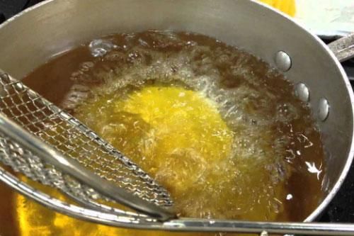 Những loại dầu ăn 'độc hại' không tưởng cần tránh xa