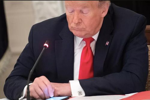 Vì sao ứng dụng của cựu Tổng thống Mỹ Donald Trump bị Google gỡ bỏ?