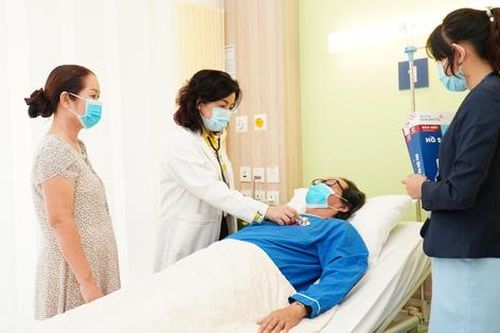 Người đàn ông ngỡ ngàng khi biết mình bị mắc bệnh giống cháu nội