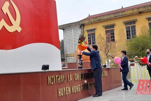 Nông Cống dâng hoa kỷ niệm 75 năm thành lập Đảng bộ huyện