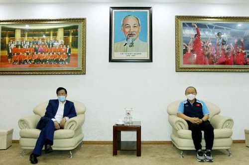 Bộ trưởng VH-TTDL thăm, chúc Tết VFF cùng HLV Park Hang-seo