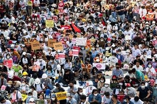 Myanmar mạnh tay trấn áp biểu tình, truy lùng nhiều người nổi tiếng
