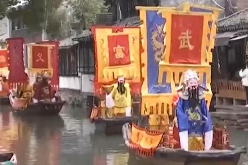 Lễ rước Thần tài trên sông ở Trung Quốc
