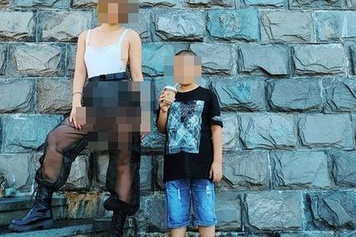 Lộ danh tính người phụ nữ mặc đồ xuyên thấu, chụp ảnh phản cảm ở Chùa Cầu gây phẫn nộ