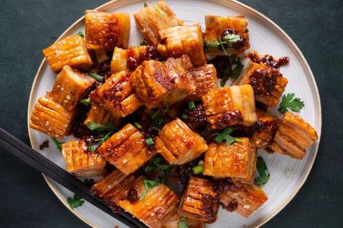 Học làm thịt heo quay sốt chua ngọt