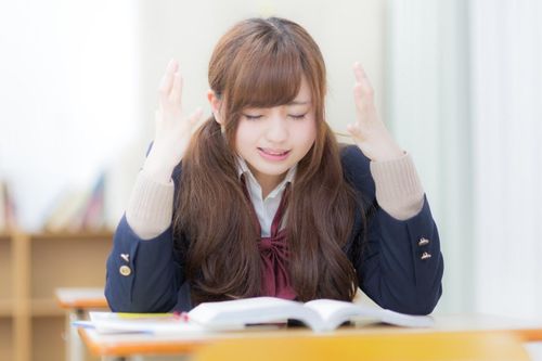 Kiện trường cũ vì từng bắt mình nhuộm tóc đen