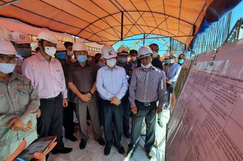 Bộ trưởng Nguyễn Văn Thể thăm công trình cao tốc Mỹ Thuận - Cần Thơ