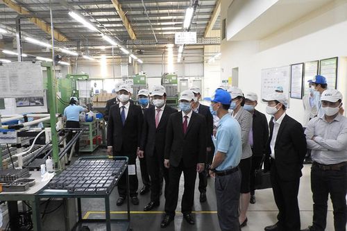Lãnh đạo Đà Nẵng thăm, động viên các đơn vị ra quân sản xuất đầu năm