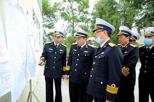 Thăm và kiểm tra Đoàn Đo đạc biên vẽ hải đồ và nghiên cứu biển