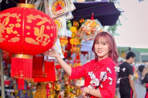 Thiếu nữ xứ Quảng trong áo dài truyền thống những ngày đầu Xuân