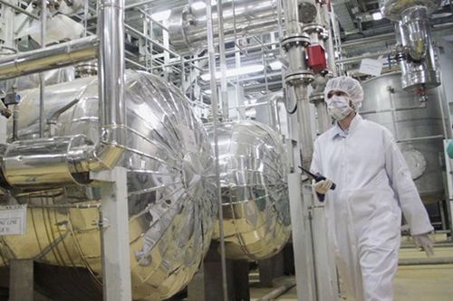 Iran lắp thêm máy ly tâm hiện đại