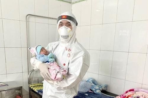 Bệnh nhi nhiễm COVID-19 nhỏ tuổi nhất Việt Nam khỏi bệnh