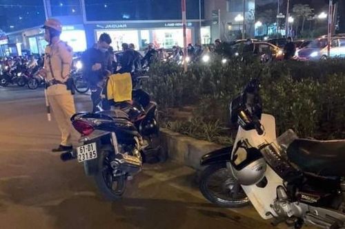Hà Nội: Sau va chạm giao thông, người đàn ông bị đâm gục